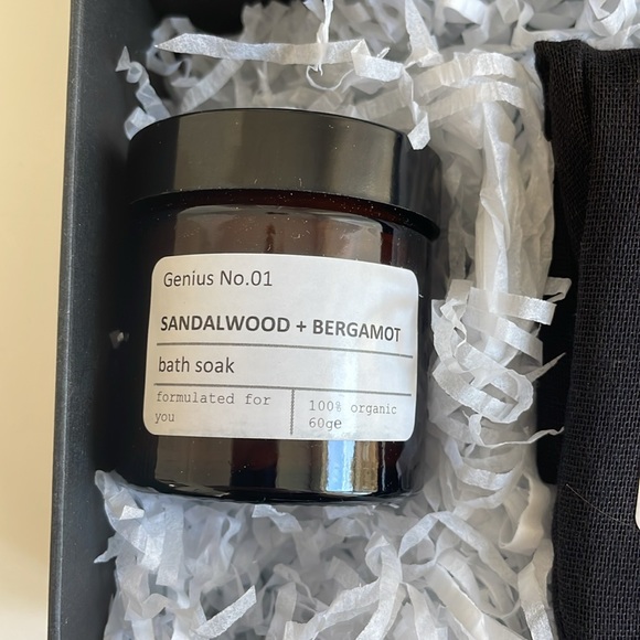 [ Marigold Charms - Sandalwood + Bergamot Gift Set ] - Picture 4 of 6